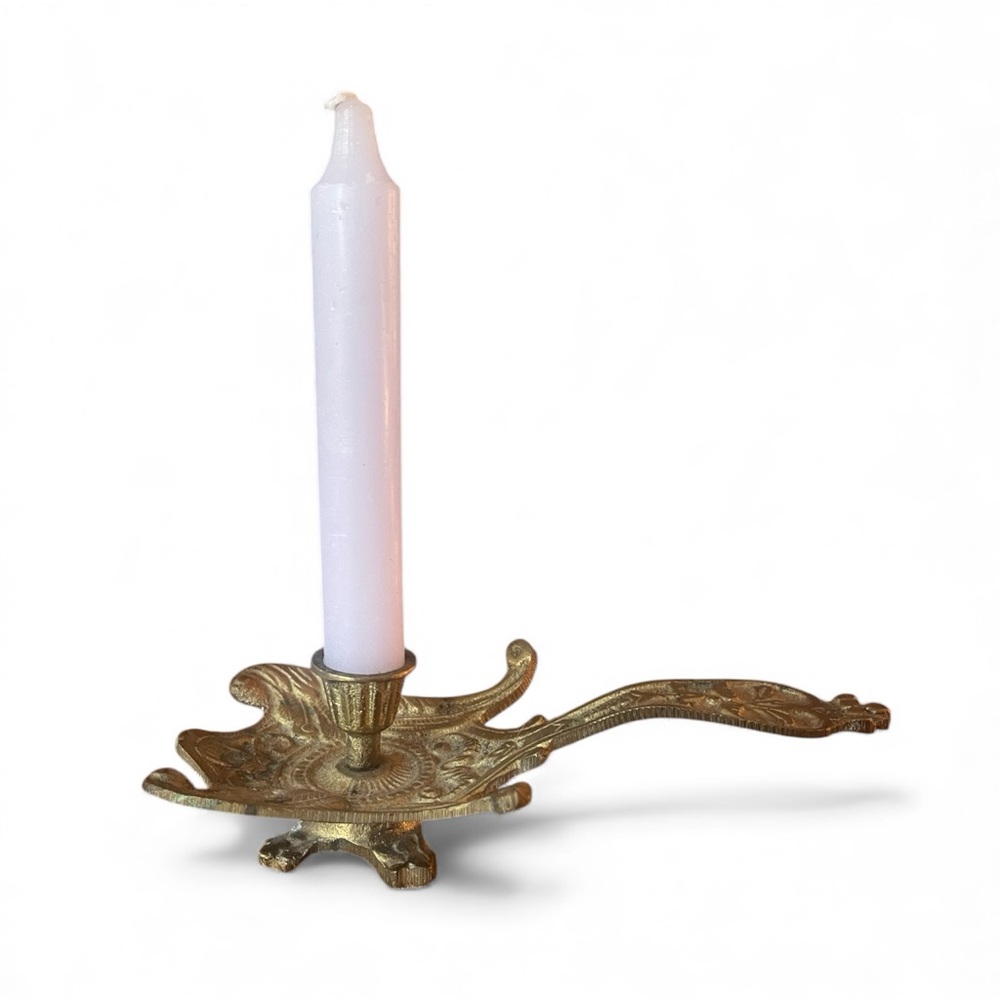 Vtg Brass Chamberstick Candle Holder Ornate Handle Victorian Style Single Taper - Picture 5 of 6